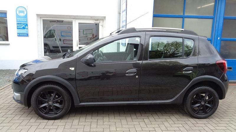 Gebraucht Dacia Sandero Prestige 90 PS (66 kW) 2015 Schwarz Limousine