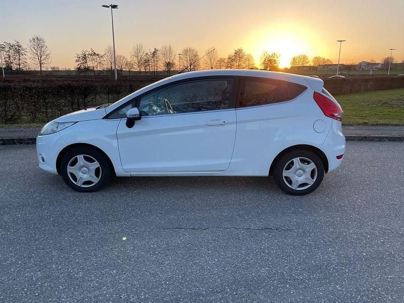 Gebraucht Ford Fiesta Titanium 82 PS (60 kW) 2010 Weiß Kleinwagen