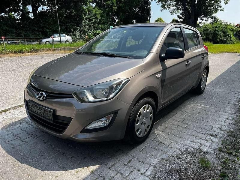 Braun Gebraucht 2012 Hyundai i20 Classic Kleinwagen | 2.000 € (Superpreis) - Bild 1/4