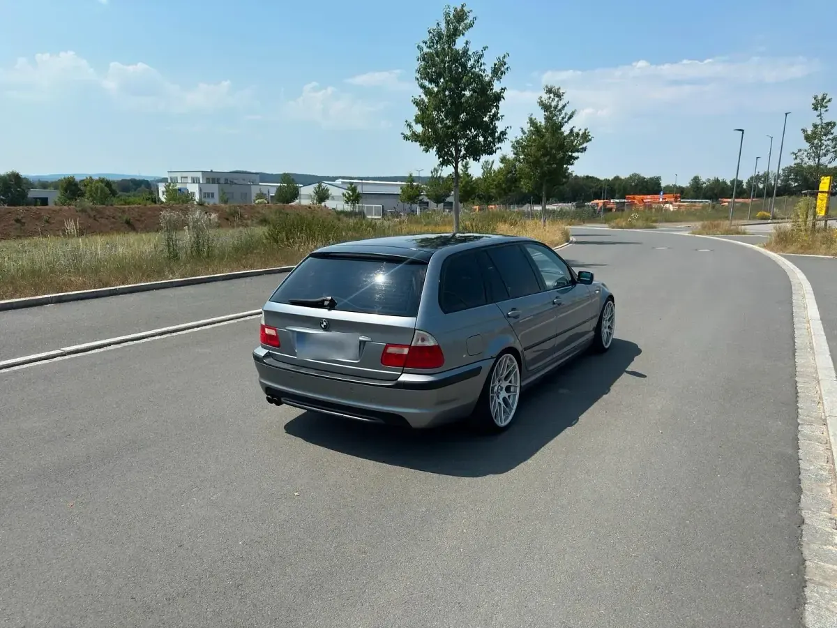 Gebraucht BMW 330 M Sport 231 PS (169 kW) 2003 Grau Kombi