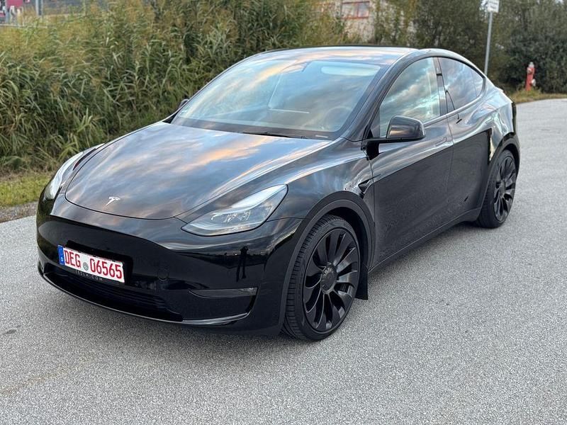 Schwarz Gebraucht 2022 Tesla Model Y Performance SUV | 33.999 € (Fairer Preis) - Bild 1/4