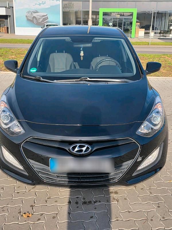 Schwarz Gebraucht 2014 Hyundai i30 Limousine | 5.450 € (Guter Preis) - Bild 1/4