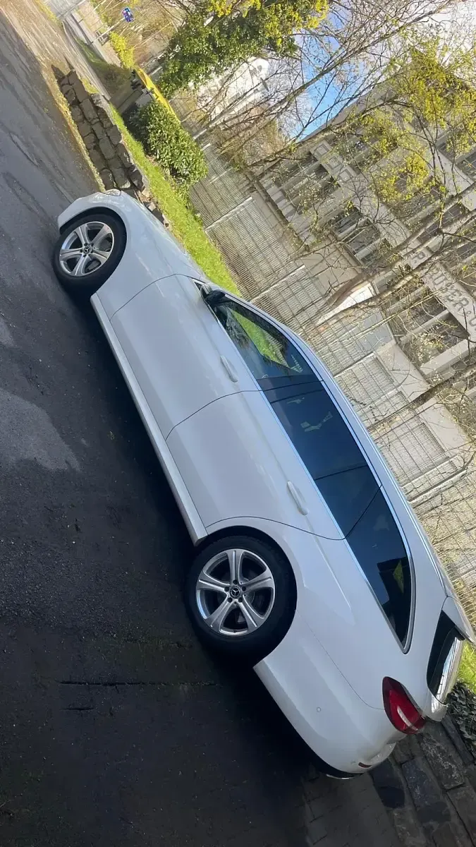 Second-hand Mercedes E220 AMG line 194 CP (142 kW) 2017 Alb Break