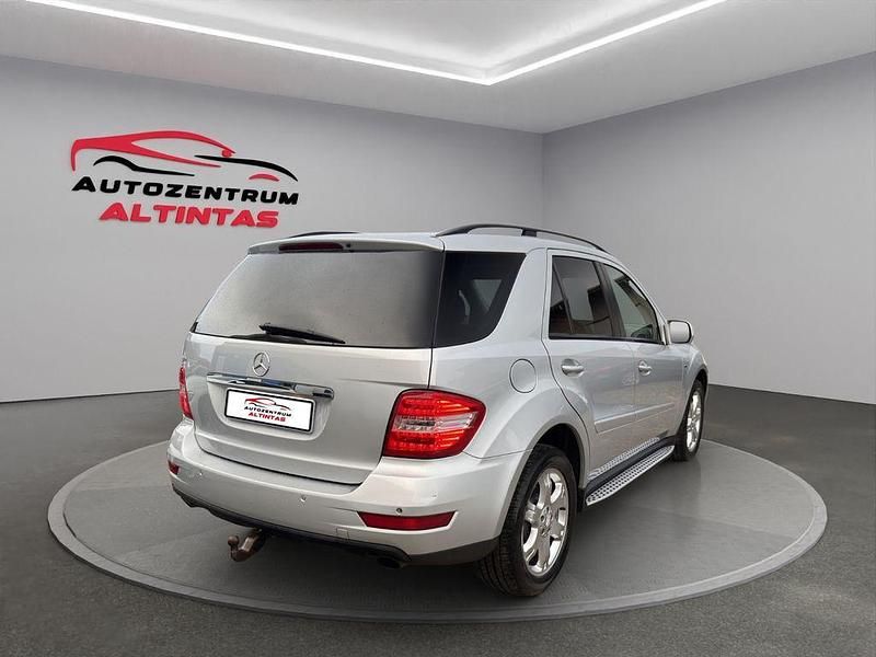 Gebraucht Mercedes ML300 190 PS (139 kW) 2009 Silber SUV
