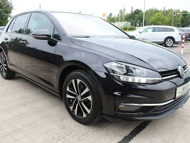 Gebraucht VW Golf VII IQ Drive 150 PS (110 kW) 2019 Deep black perleffekt 7444 (metallic) Limousine