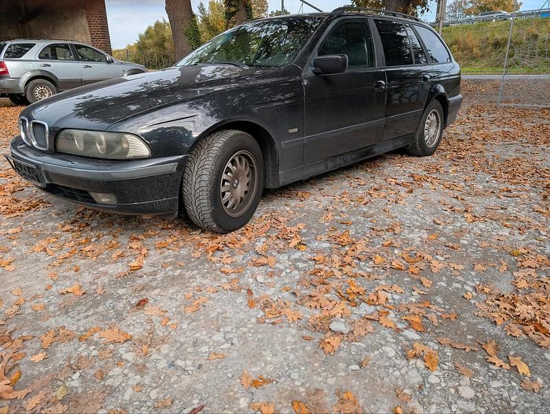 Schwarz Gebraucht 1999 BMW 523 Kombi | 2.500 € (Fairer Preis) - Bild 1/4