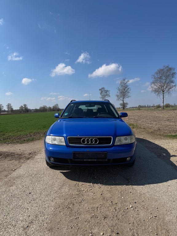Blau Gebraucht 1999 Audi A4 Kombi | 850 € (Superpreis) - Bild 1/4