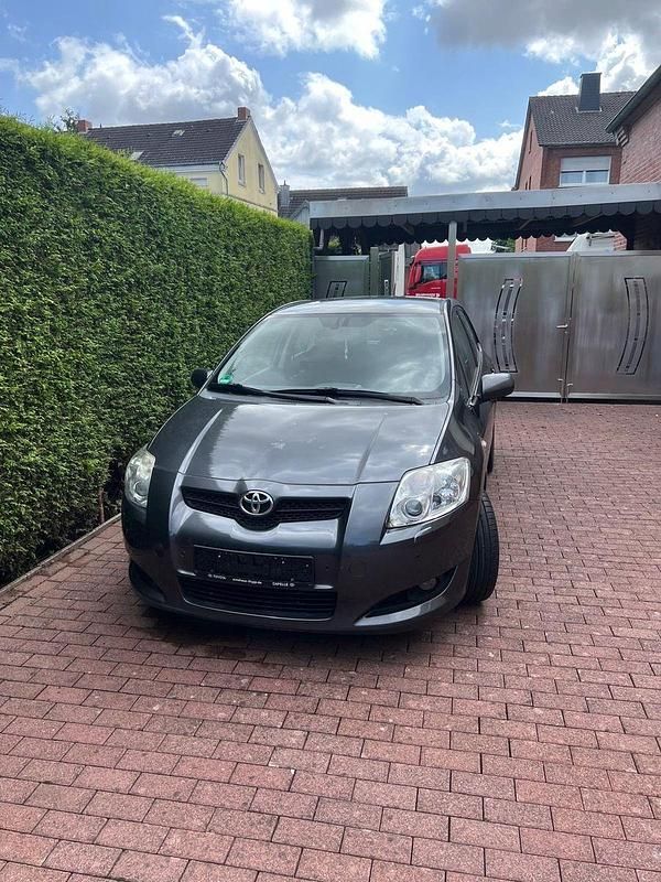 Grau Gebraucht 2008 Toyota Auris Kleinwagen | 1.999 € (Fairer Preis) - Bild 1/4