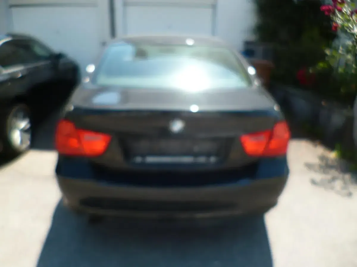 Gebraucht BMW 318 143 PS (105 kW) 2011 Schwarz Limousine