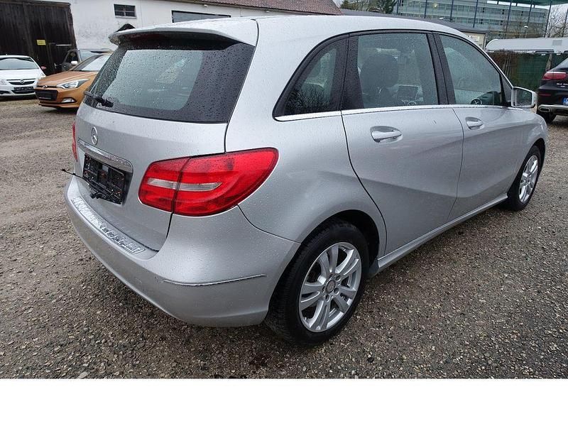 Gebraucht Mercedes B180 109 PS (80 kW) 2014 Silber Van / Kleinbus