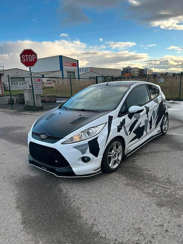 Gebraucht Ford Fiesta 96 PS (70 kW) 2010 Andere farben Kleinwagen