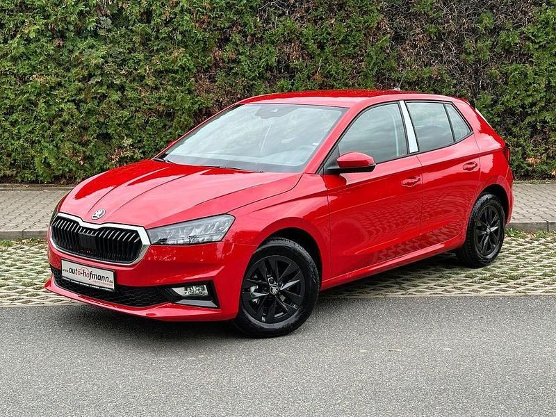 Neu Skoda 105 95 PS (69 kW) 2026 Rot Limousine