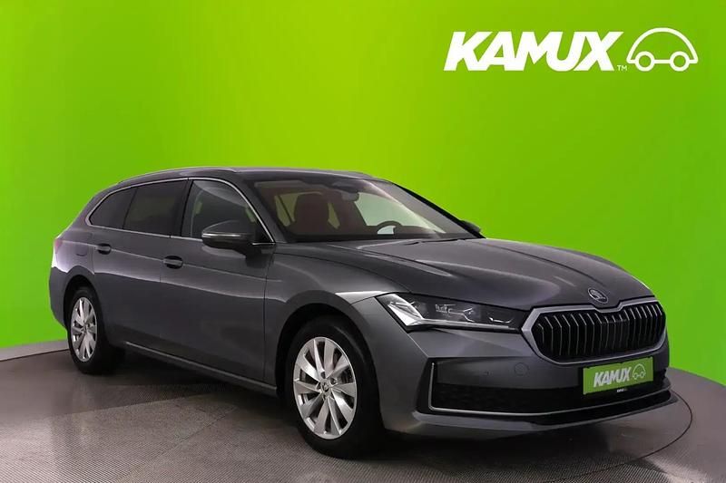 Silber / grau Gebraucht 2024 Skoda Superb Kombi | 31.650 € (Superpreis) - Bild 1/4