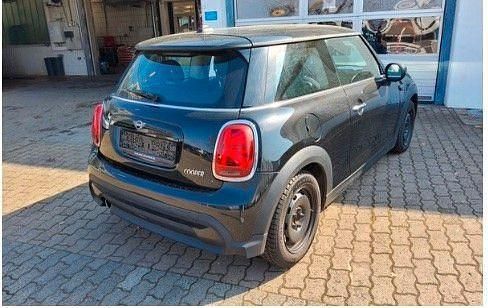 Gebraucht Mini Cooper Essential 136 PS (100 kW) 2023 Schwarz Kleinwagen