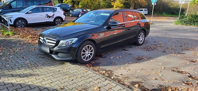 Schwarz Gebraucht 2016 Mercedes C200 Kombi | 9.900 € - Bild 1/4