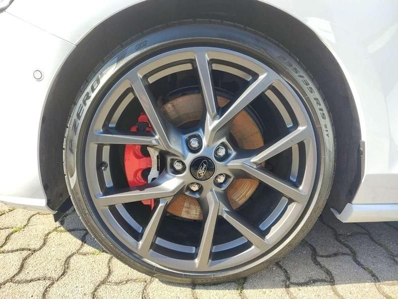 Używany Ford Focus ST 280 KM (205 kW) 2024 Biały Sedan/Limuzyna