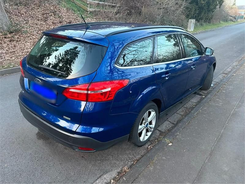 Gebraucht Ford Focus 125 PS (91 kW) 2014 Blau Limousine