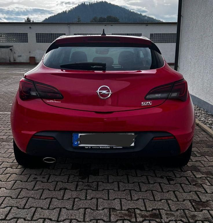 Gebraucht Opel Astra GTC Edition 179 PS (131 kW) 2011 Rot Limousine