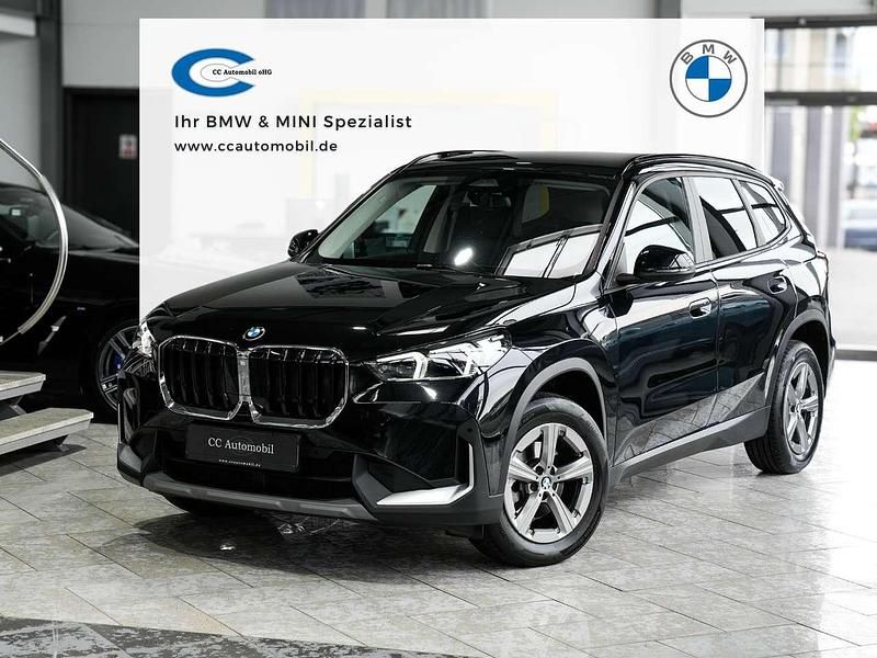 Saphirschwarz Gebraucht 2022 BMW X1 SUV | 31.999 € (Teuer) - Bild 1/3