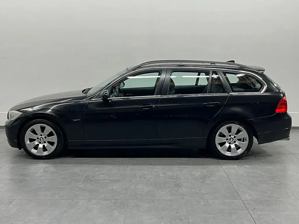 Käytetty BMW 330 231 HP (169 kW) 2007 Musta Sedan