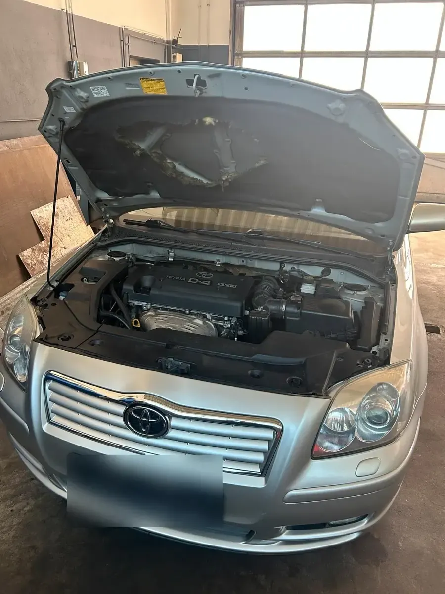 Gebraucht Toyota Avensis 147 PS (108 kW) 2004 Silber Kombi