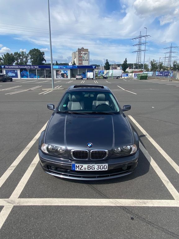Blau Gebraucht 2000 BMW 318 Basis Coupé | 5.000 € (Etwas zu teuer) - Bild 1/4
