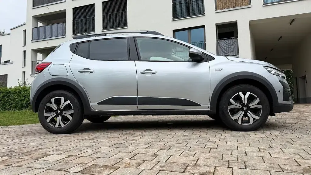 Gebraucht Dacia Sandero Comfort 91 PS (66 kW) 2021 Grau SUV