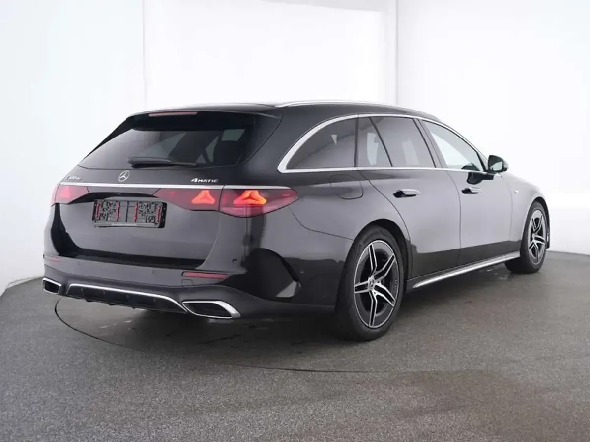 Gebraucht Mercedes E300 AMG 313 PS (230 kW) 2025 Lack obsidianschwarz Kombi