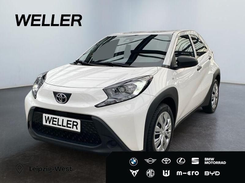 Schneeweiß Gebraucht 2022 Toyota Aygo Play Kleinwagen | 14.490 € (Teuer) - Bild 1/3