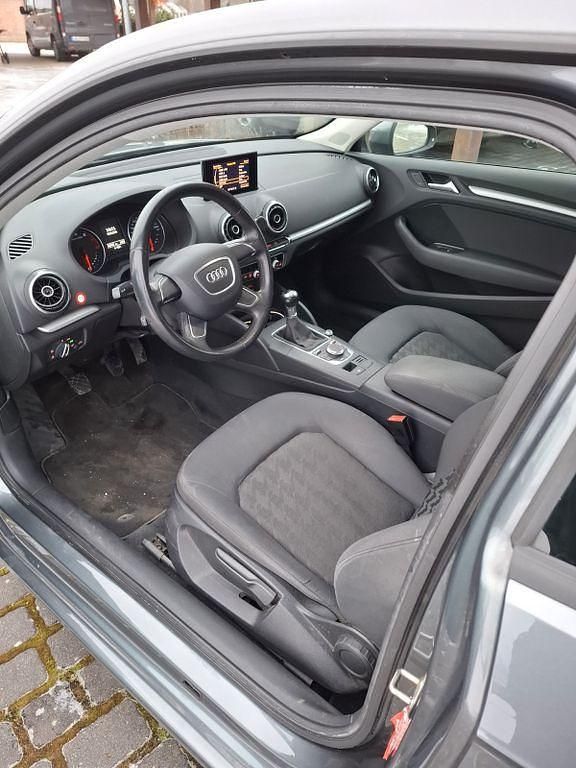 Gebraucht Audi A3 Attraction 122 PS (89 kW) 2013 Grau Limousine