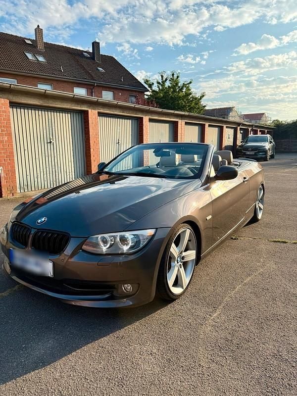 Braun Gebraucht 2011 BMW 325 Cabriolet Cabrio | 15.999 € (Etwas zu teuer) - Bild 1/4