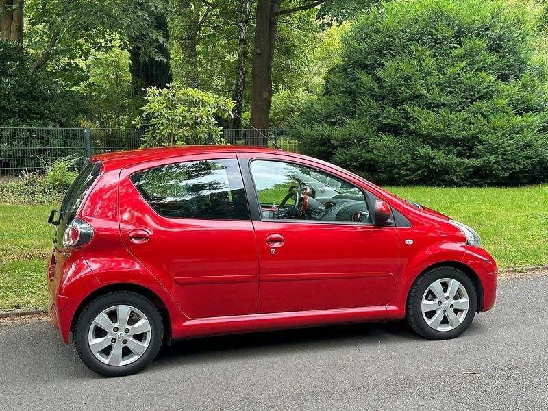 Gebraucht Toyota Aygo Cool 68 PS (50 kW) 2010 Rot Kleinwagen