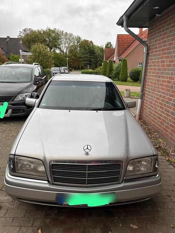 Silber Gebraucht 1994 Mercedes C220 Elegance Limousine | 2.800 € - Bild 1/4