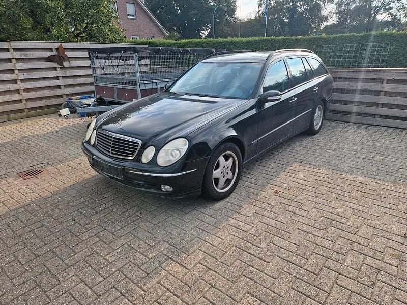 Schwarz Gebraucht 2003 Mercedes E200 Kombi | 850 € (Guter Preis) - Bild 1/4