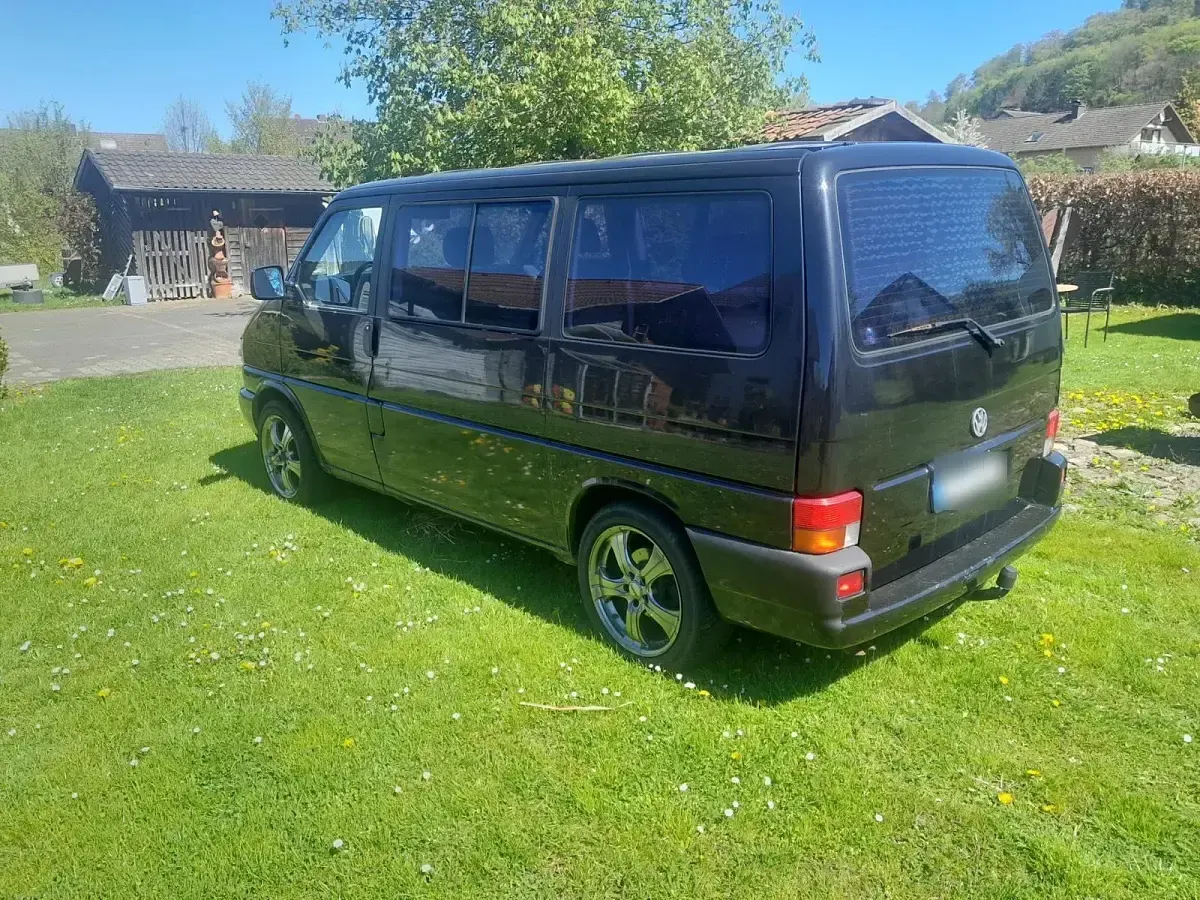 Gebraucht VW Multivan 102 PS (75 kW) 1998 Schwarz Van / Kleinbus
