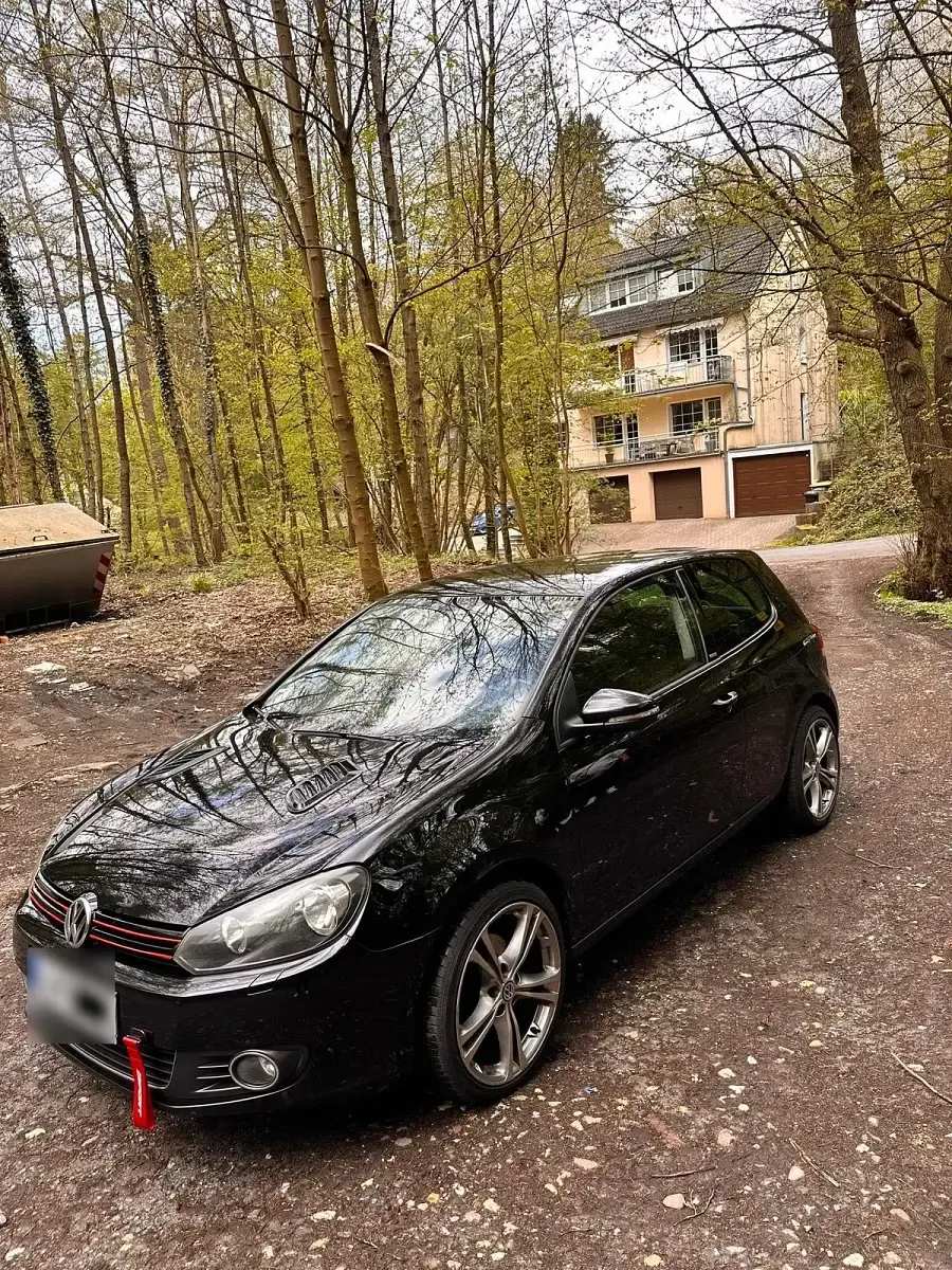 Gebraucht VW Golf VI 105 PS (77 kW) 2011 Schwarz Kleinwagen