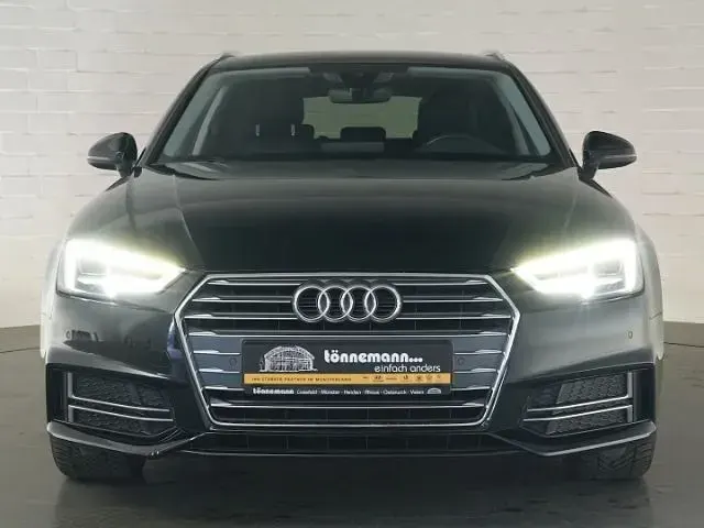 Gebraucht Audi A4 Sport 150 PS (110 kW) 2018 Schwarz Kombi