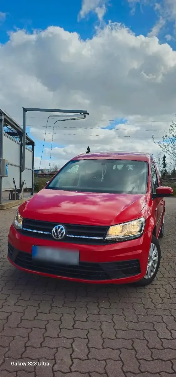 Gebraucht VW Caddy 84 PS (61 kW) 2018 Rot Van / Kleinbus