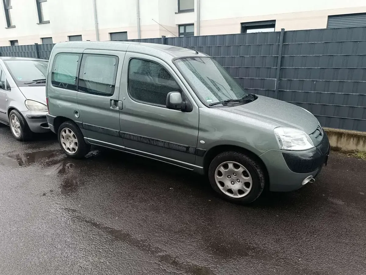 Gebraucht Peugeot Partner 109 PS (80 kW) 2003 Grün Van / Kleinbus