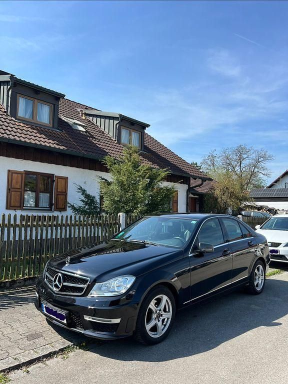 Second-hand Mercedes C180 Elegance 156 CP (114 kW) 2012 Negru Berlinǎ