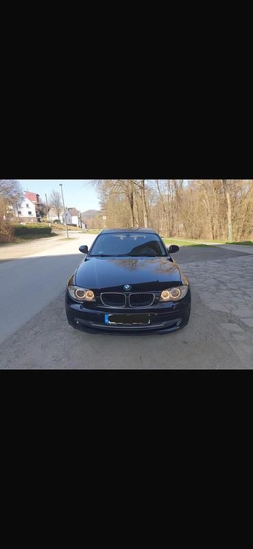 Schwarz Gebraucht 2010 BMW 118 Kleinwagen | 4.350 € (Fairer Preis) - Bild 1/4