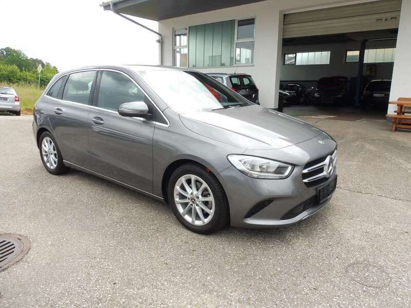 Grau Gebraucht 2019 Mercedes B180 Progressive Van / Kleinbus | 18.950 € (Superpreis) - Bild 1/4