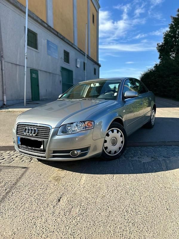 Grau Gebraucht 2007 Audi A4 Limousine | 3.700 € (Fairer Preis) - Bild 1/4