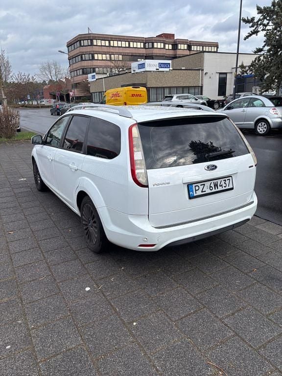 Gebraucht Ford Focus 109 PS (80 kW) 2010 Weiß Limousine