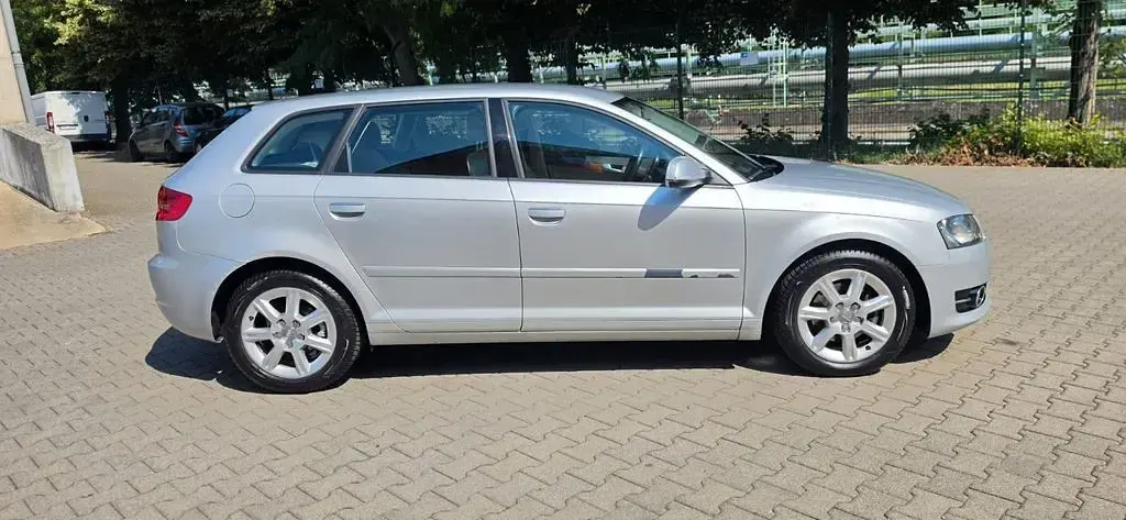Gebraucht Audi A3 Ambiente 125 PS (91 kW) 2010 Silber Kleinwagen