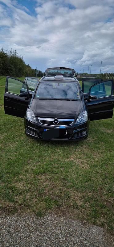Schwarz Gebraucht 2006 Opel Zafira Van / Kleinbus | 3.499 € (Etwas zu teuer) - Bild 1/4