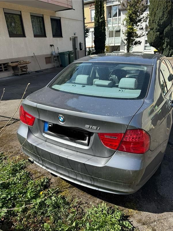 Gebraucht BMW 318 144 PS (105 kW) 2011 Silber Limousine