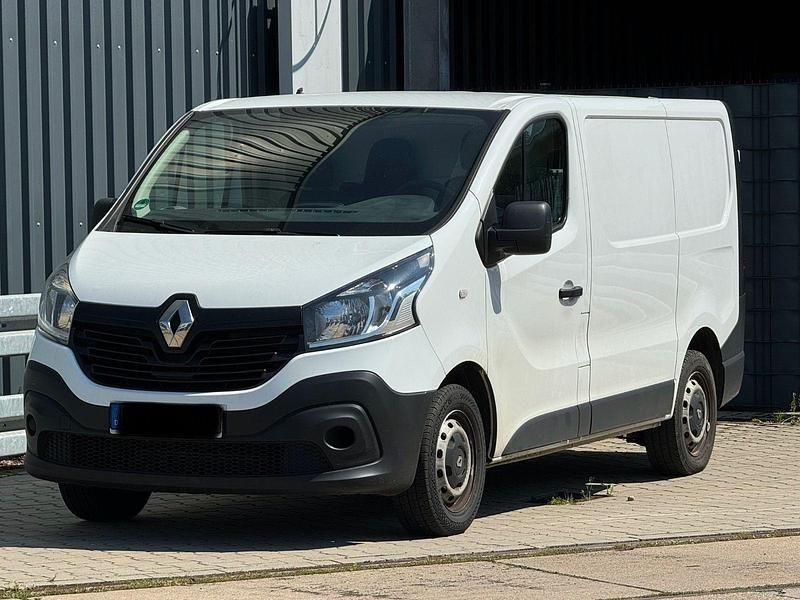Weiß Gebraucht 2018 Renault Trafic Komfort Van | 7.399 € (Etwas zu teuer) - Bild 1/4