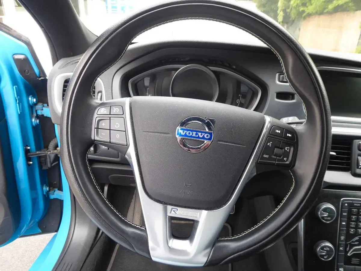 Gebraucht Volvo V40 R-Design 150 PS (110 kW) 2014 Blau Kombi