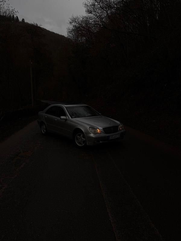 Gebraucht Mercedes C180 129 PS (94 kW) 2001 Silber Limousine